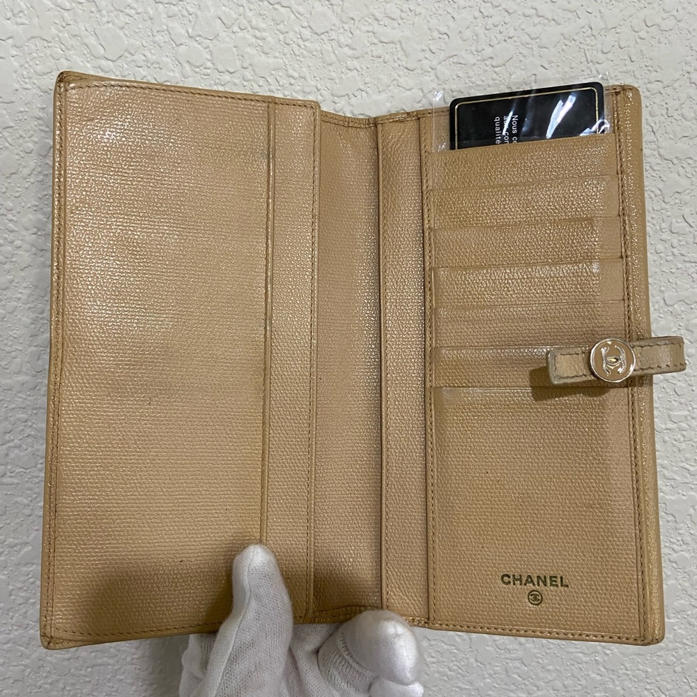 Chanel Caviar CC Coco Button Continental Wallet - Picture 9 of 16